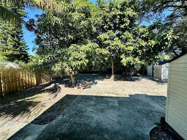 Foto del edificio - 367 NW 153rd St