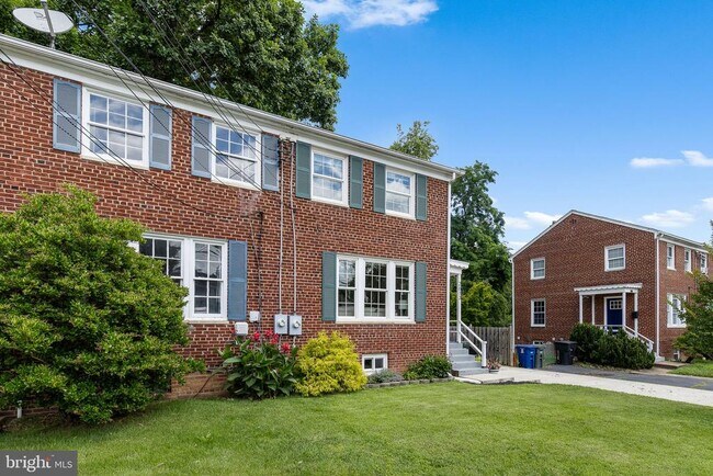 Building Photo - 2613 S Troy St