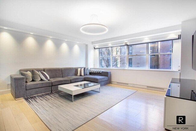 Foto del edificio - 300 East 71st Street