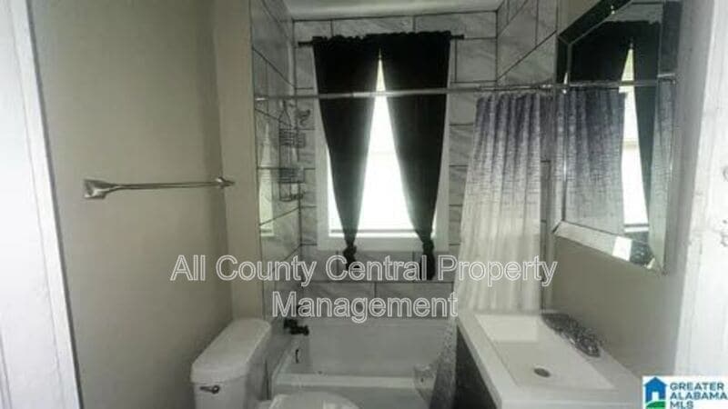 Foto del edificio - 775 81st Pl S