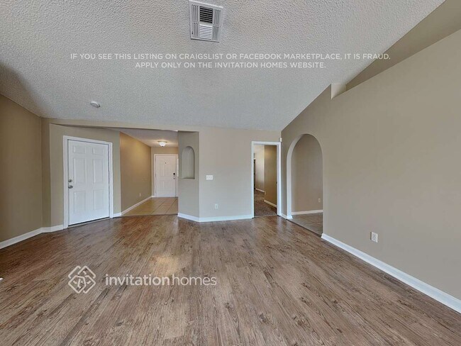Foto del edificio - 7624 Fawn Lake Dr N