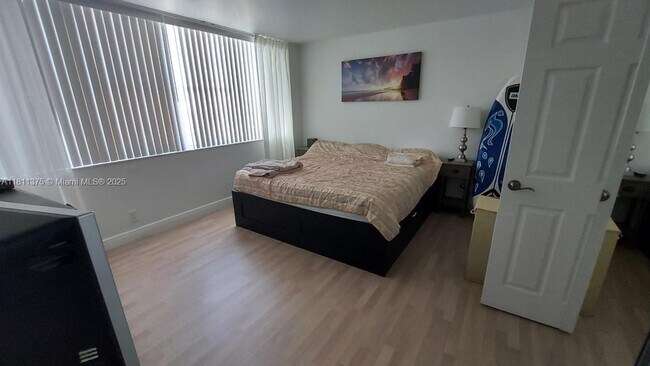 Foto del edificio - 3140 S Ocean Dr