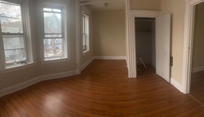 Foto del edificio - 168 Van Nostrand Ave