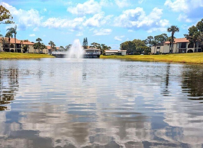 Foto del edificio - 5801 Whispering Pine Way