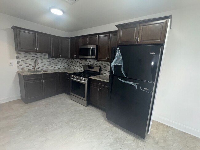 Building Photo - 130 Franklin St