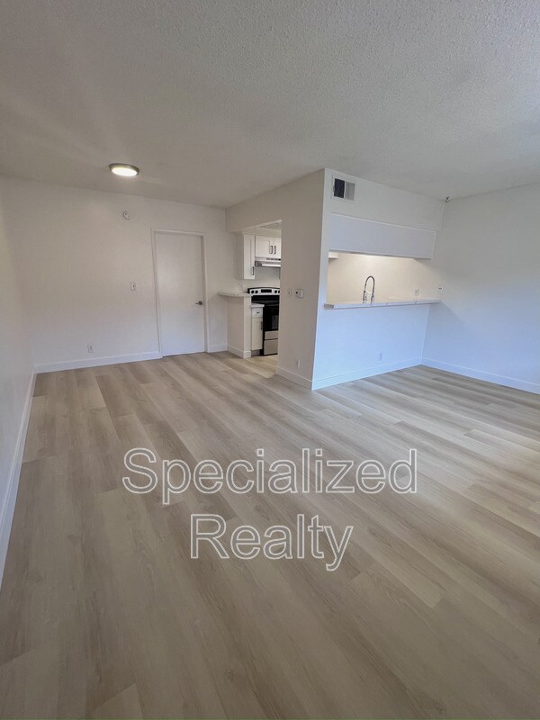 Building Photo - 342 E Providencia Ave