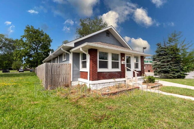 Building Photo - 1622 E Raymond St