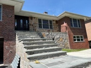 Building Photo - 156 Valentine St