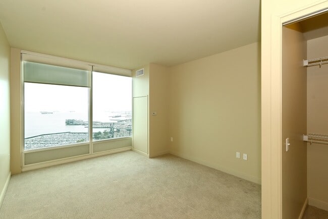 Building Photo - 425 1st St