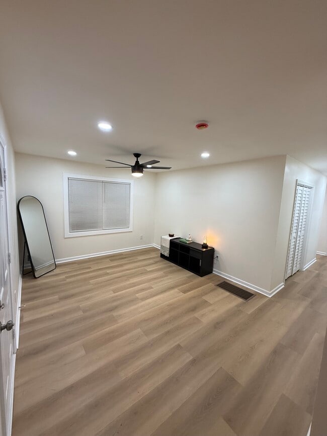 Building Photo - 1743 Thomasville Dr SE