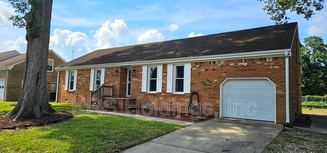Building Photo - 2536 Roundtree Cir