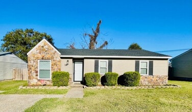 Building Photo - 16 Hillwood Cove