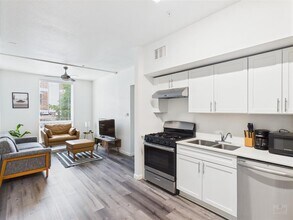 Building Photo - 911 W 22nd St