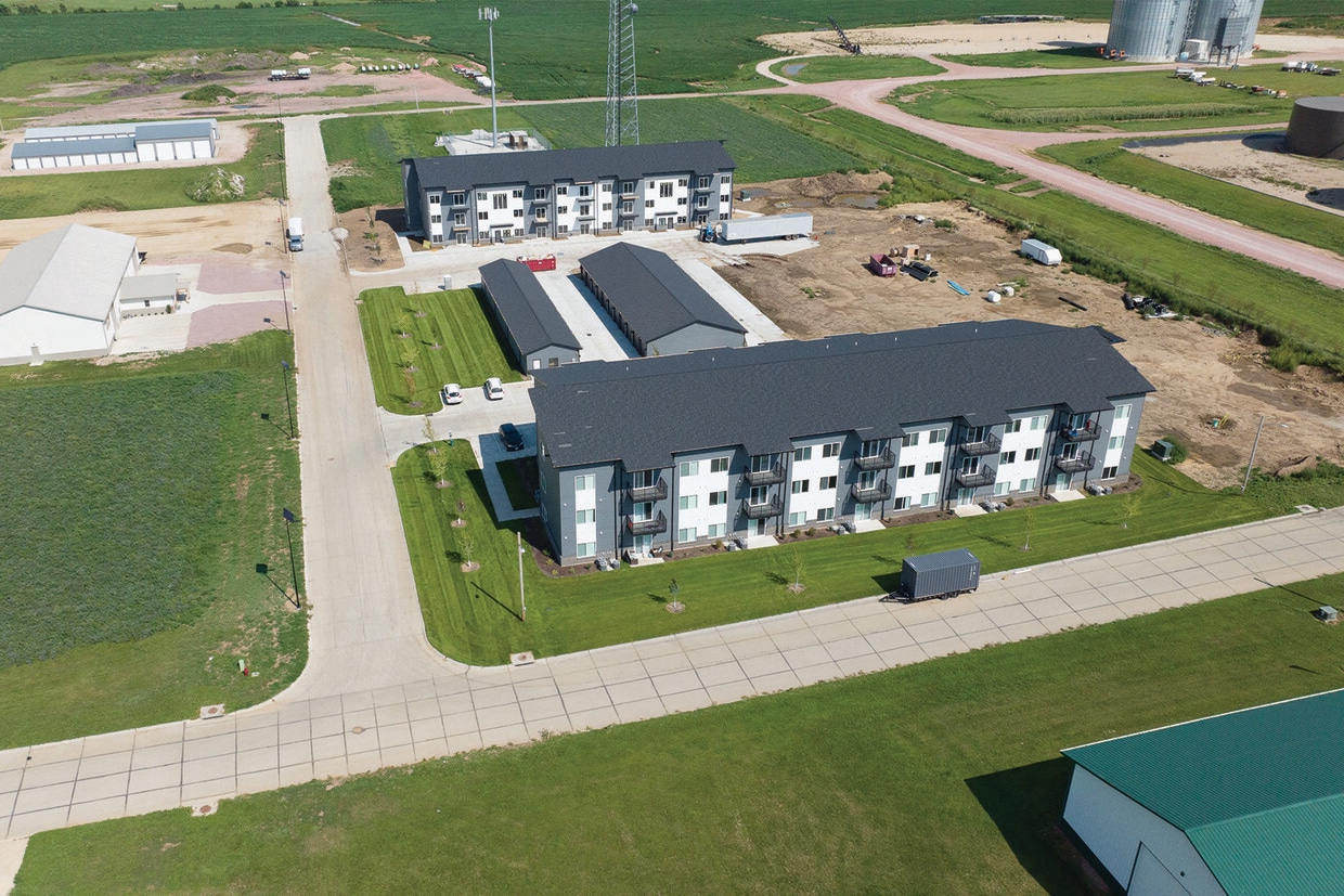 Primary Photo - Cross Creek Apartments