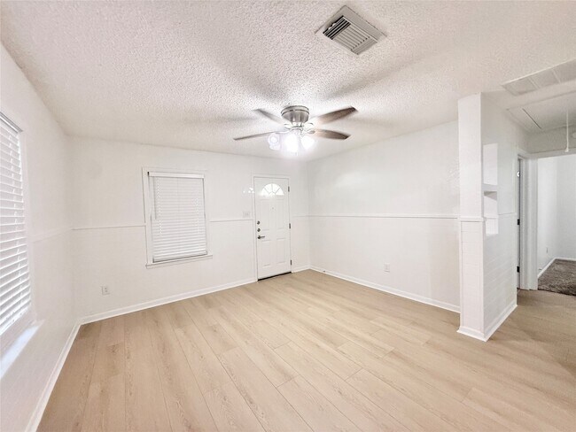 Foto del edificio - 1121 N Chenango St