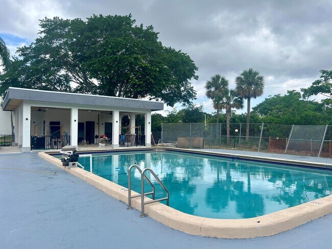 Foto del edificio - 9235 SW 8th St