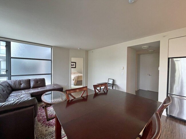Photo du bâtiment - 750 W 12th Ave