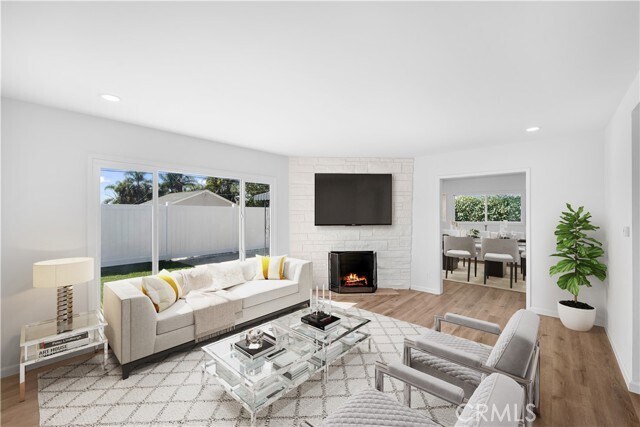 Foto del edificio - 16456 Plummer St
