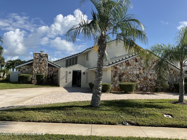 Foto del edificio - 215 Andros Ave