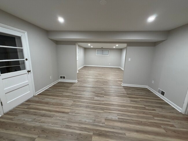 Foto del edificio - 10031 Renfrew Rd