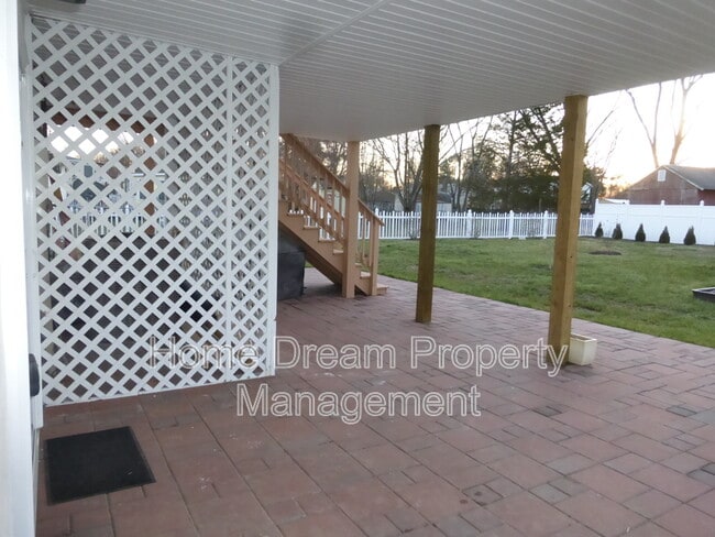 Building Photo - 836 Salem Dr
