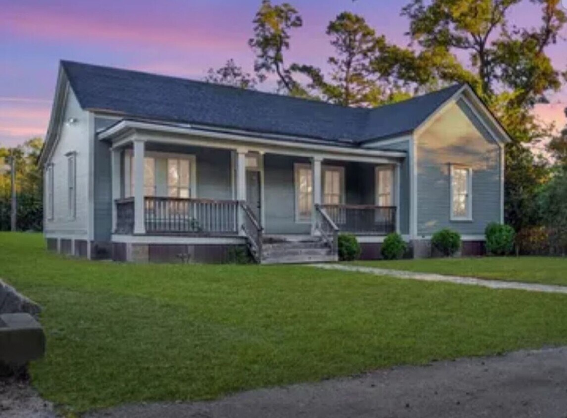 Primary Photo - Great Family Home