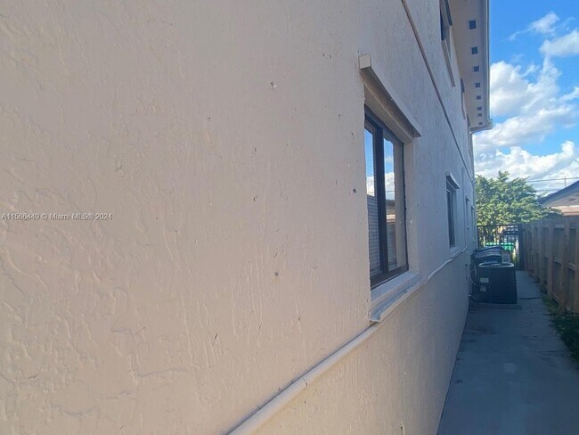 Building Photo - 11040 SW 5th St
