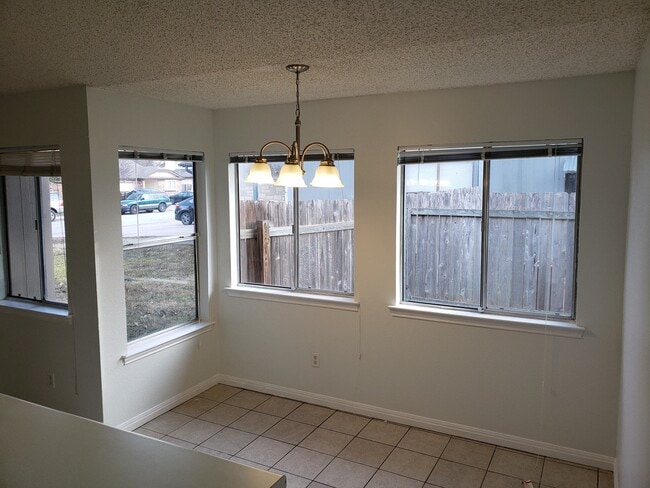 Comedor - 910 Ridgemont St