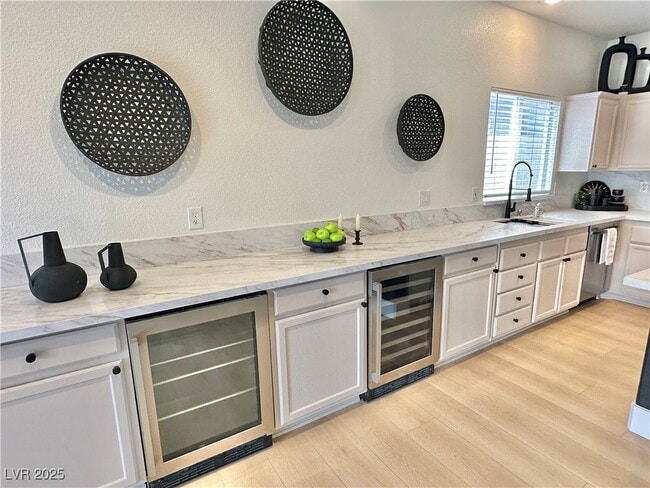 Building Photo - 10195 Queensbury Ave