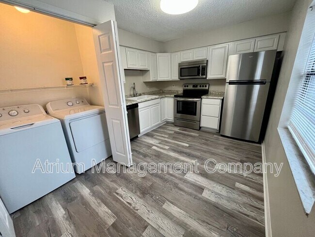 Foto del edificio - 910 Alicia Ave