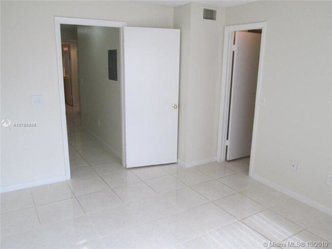 Foto del edificio - 4241 W McNab Rd