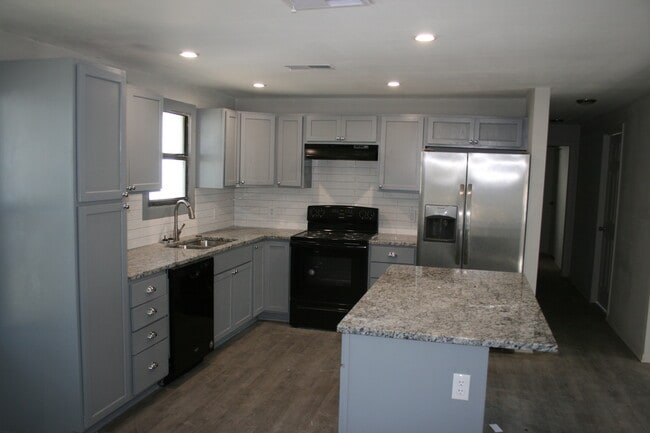 Kitchen - 2211 Bridge St
