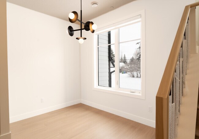 Photo du bâtiment - 3415-3485 85 St NW