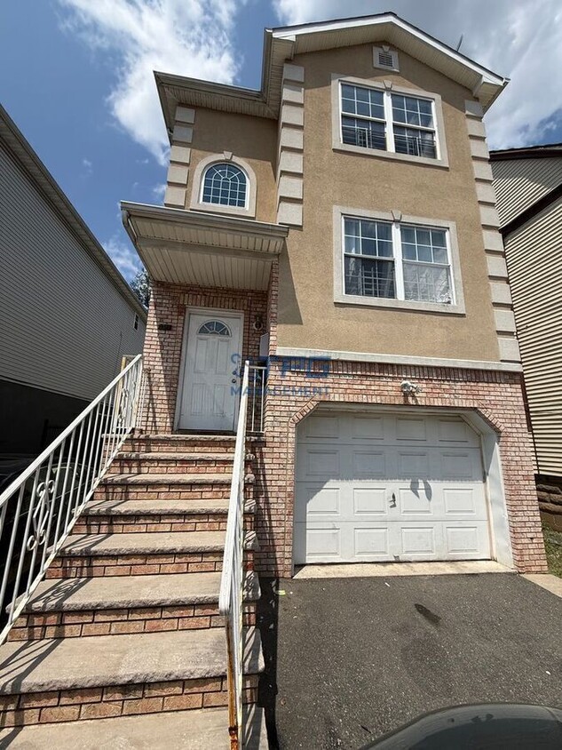 Photo - 245 N 19th St-2nd Fl
