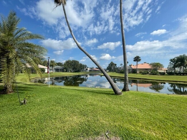 Building Photo - Beautiful 3bed/3bath furnished home with s...