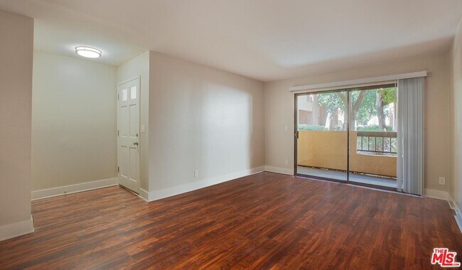 Foto del edificio - 5736 Las Virgenes Rd