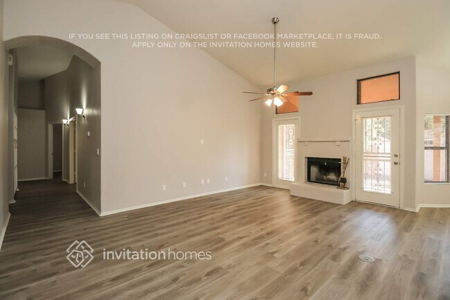Foto del edificio - 213 N Honeysuckle Ln