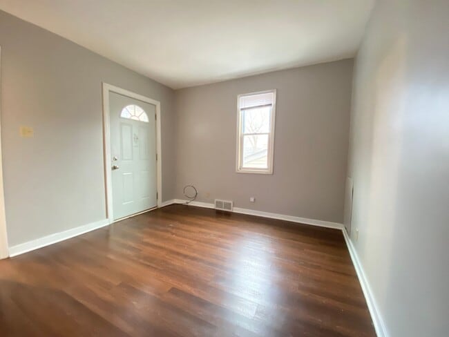 Building Photo - 2240 White Oak Ave