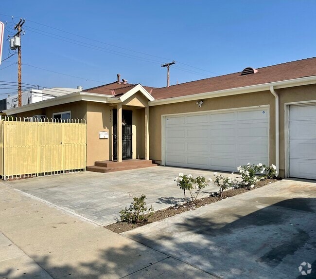 Building Photo - 4105 E 52nd St