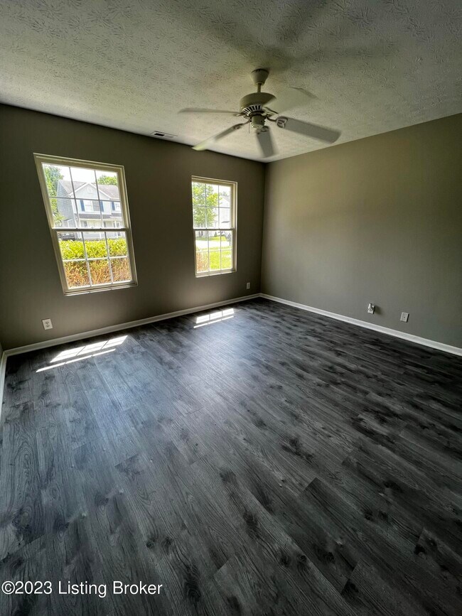 Foto del edificio - 6526 Hunters Creek Blvd