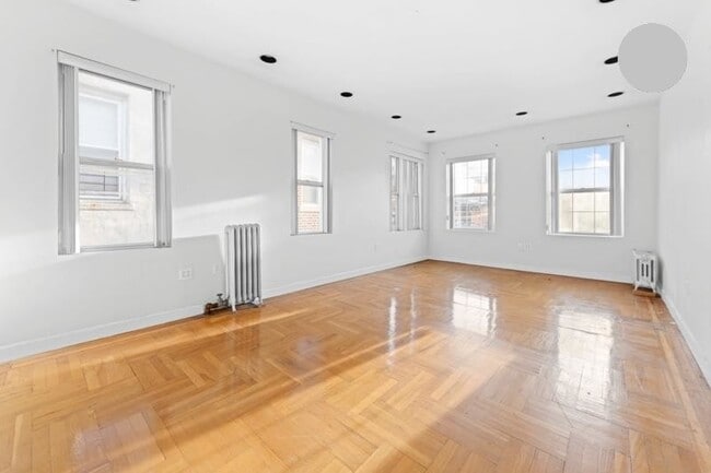 Building Photo - 125 W 227th St