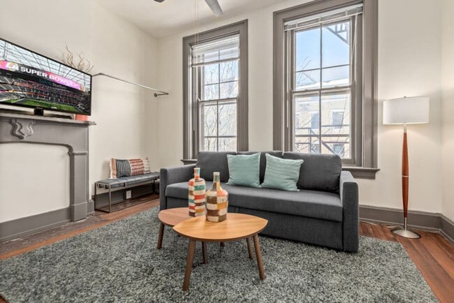 Building Photo - 126 E 13th St