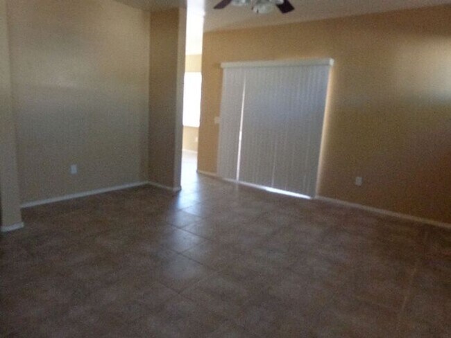 Building Photo - 3 bedroom 2.5 Bath in East Mesa