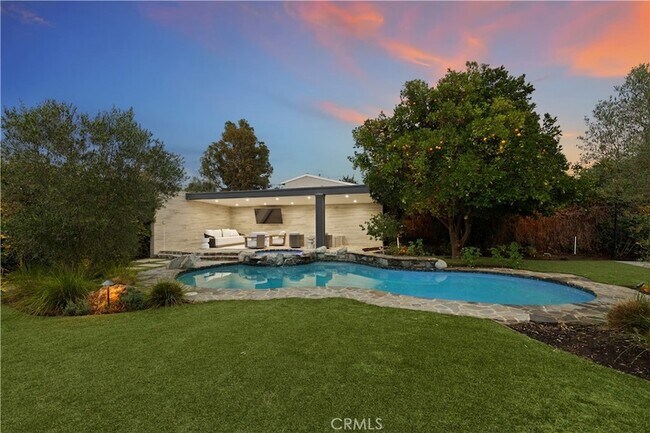 Foto del edificio - 5946 Woodlake Ave