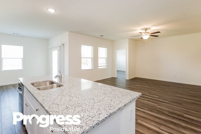 Building Photo - 724 Oakhurst Dr