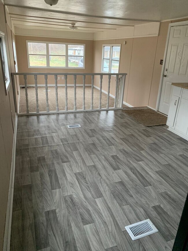 Foto del edificio - 2 bedroom trailer off of College Parkway