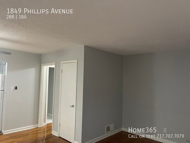 Building Photo - 2 Bedroom Oasis
