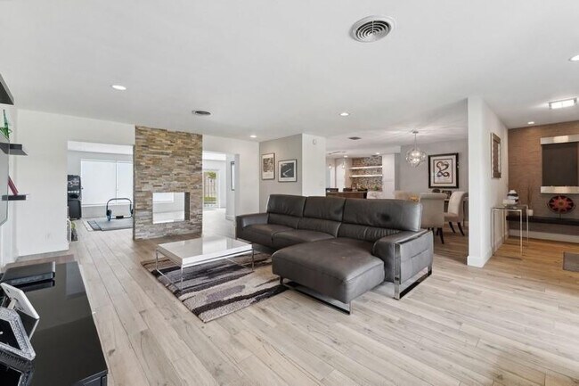 Building Photo - 13 Little Harbor Way