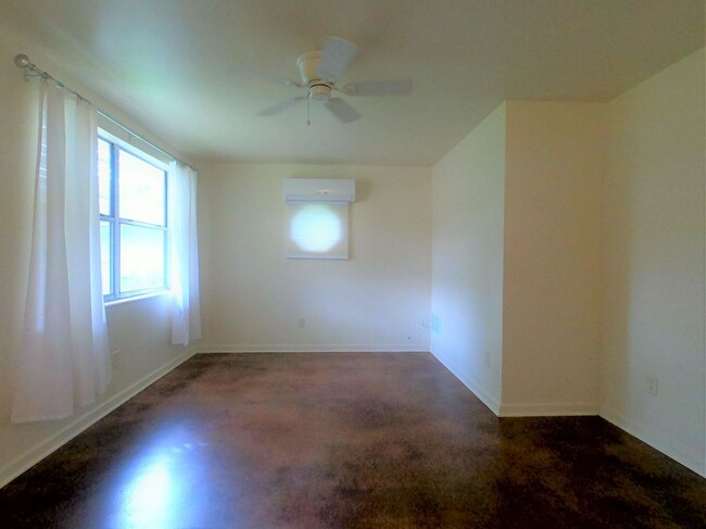 Building Photo - 1 Bed/1 Bath Rental in Lakeland between La...