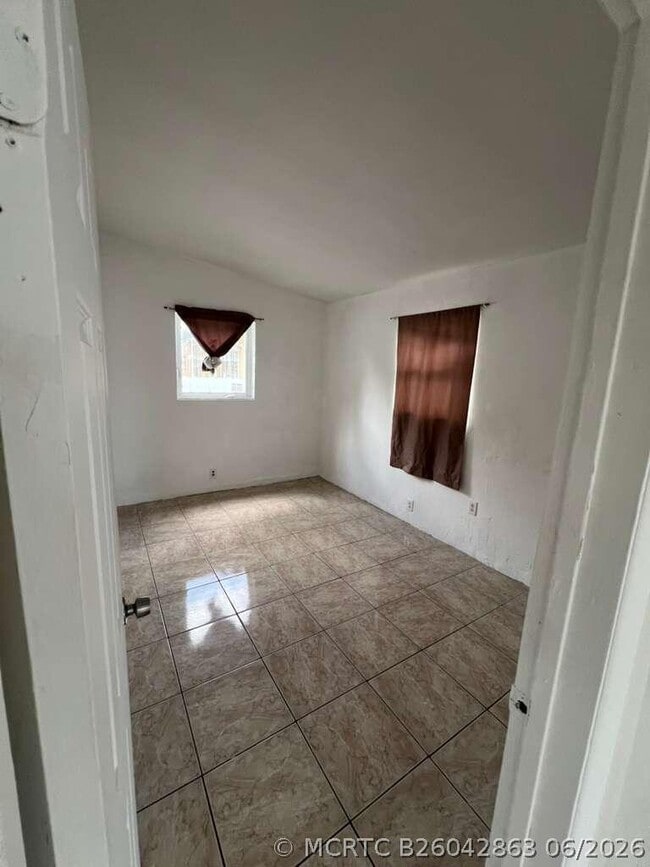 Foto del edificio - 1524 NW 42nd St